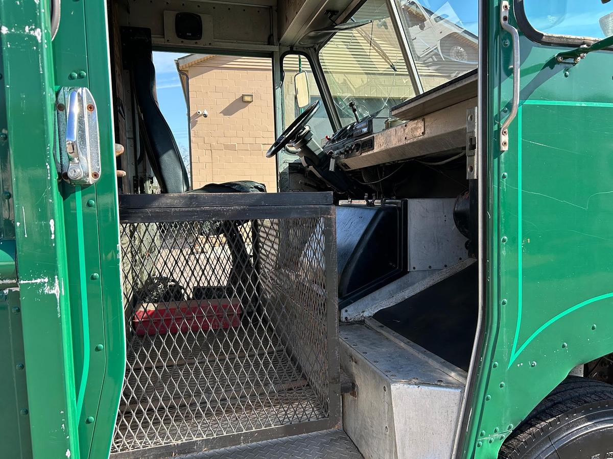 Used 2001 FREIGHTLINER STEP VAN