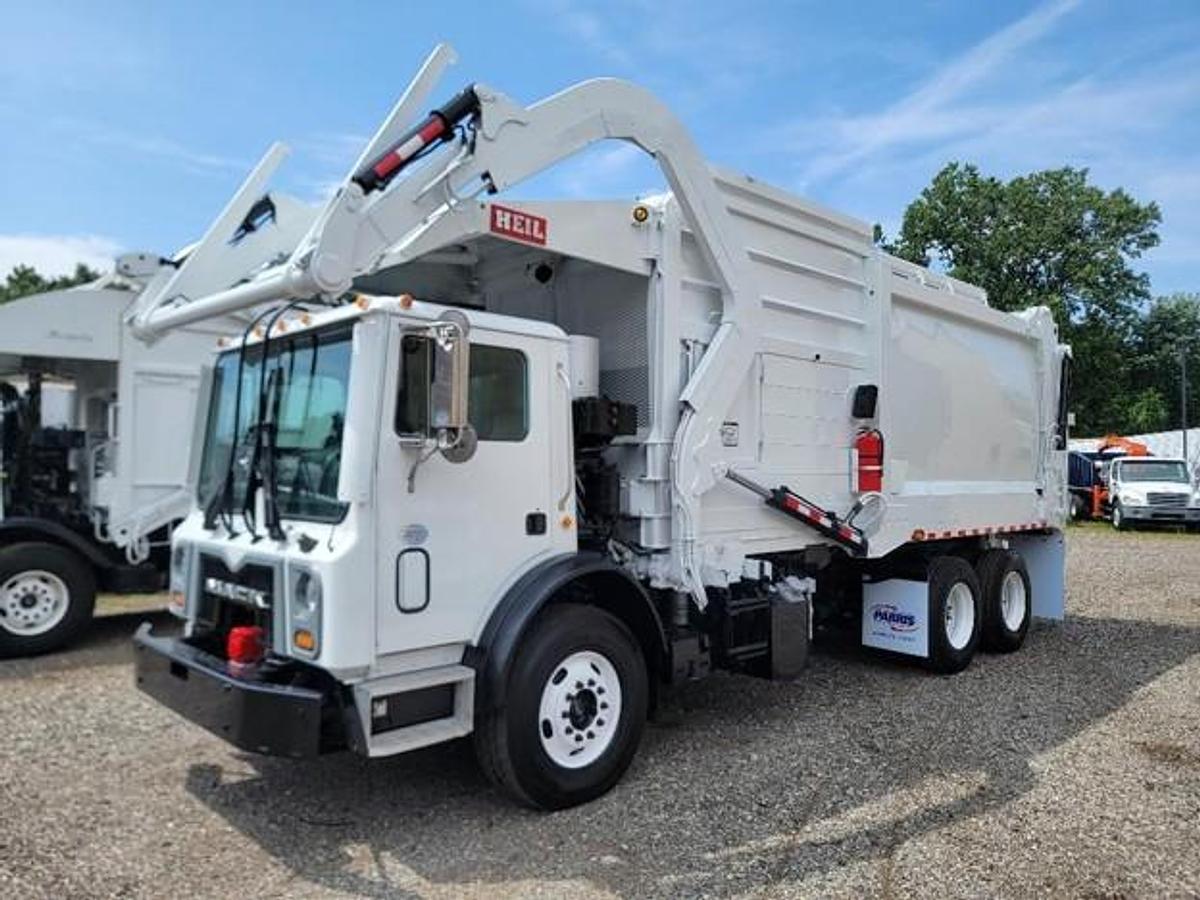Used 2018 MACK FRONT LOAD TRUCK