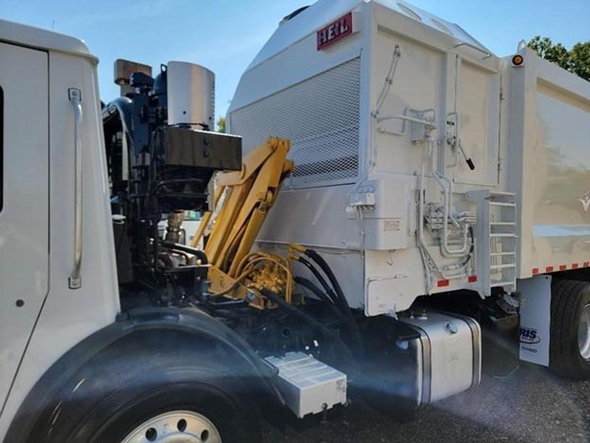 Used 2016 MACK AUTOMATED SIDE LOAD TRUCK