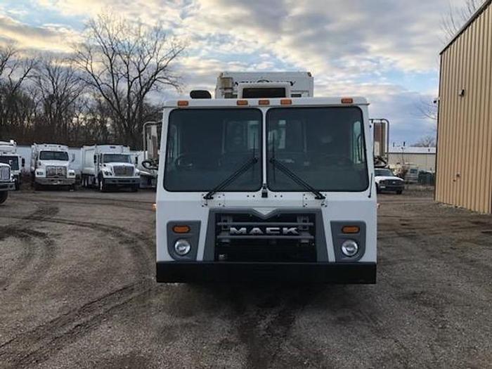 Used 2013 MACK SIDE LOAD TRUCK