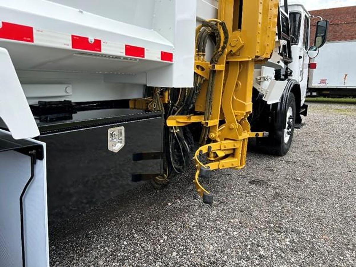 Used 2017 AUTOCAR AUTOMATED SIDE LOAD TRUCK