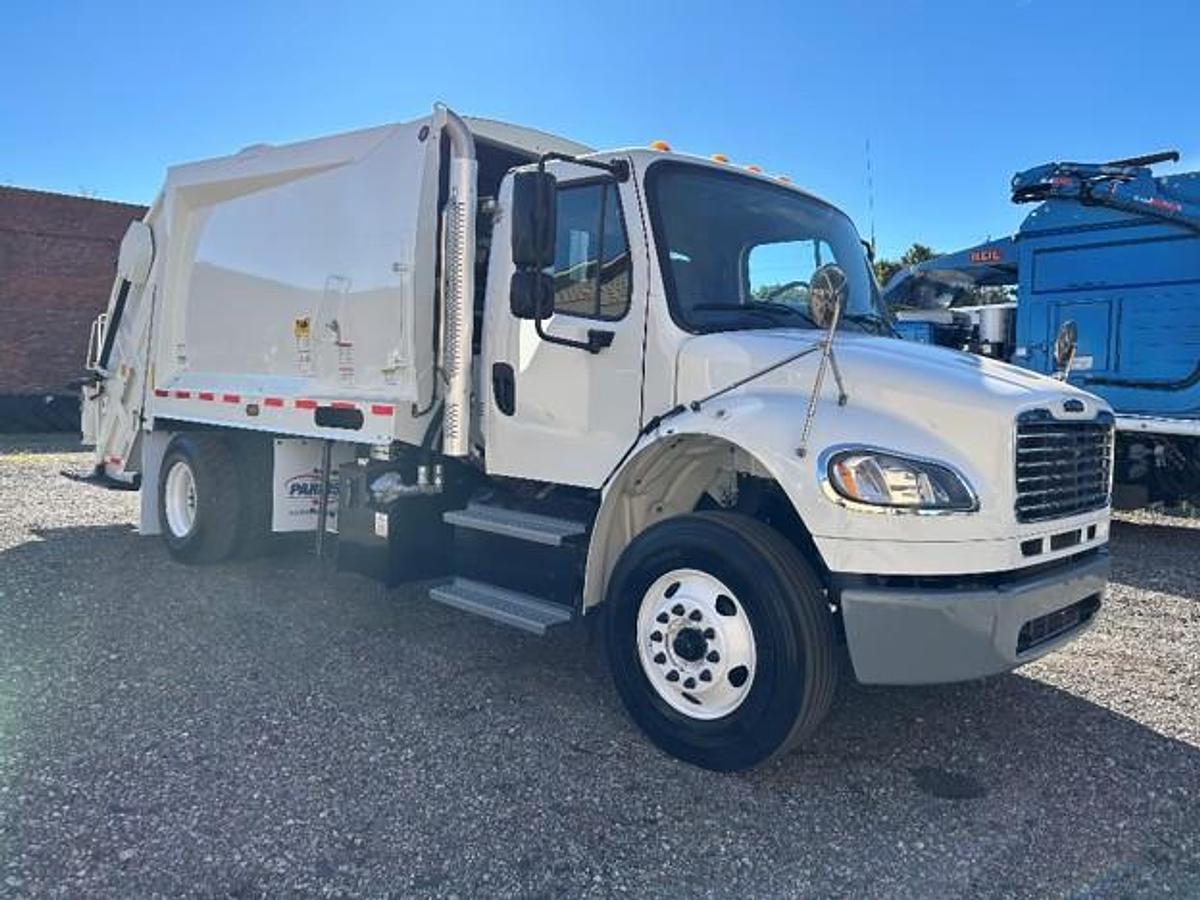 Used 2021 FREIGHTLINER SPLIT BODY REAR LOAD TRUCK
