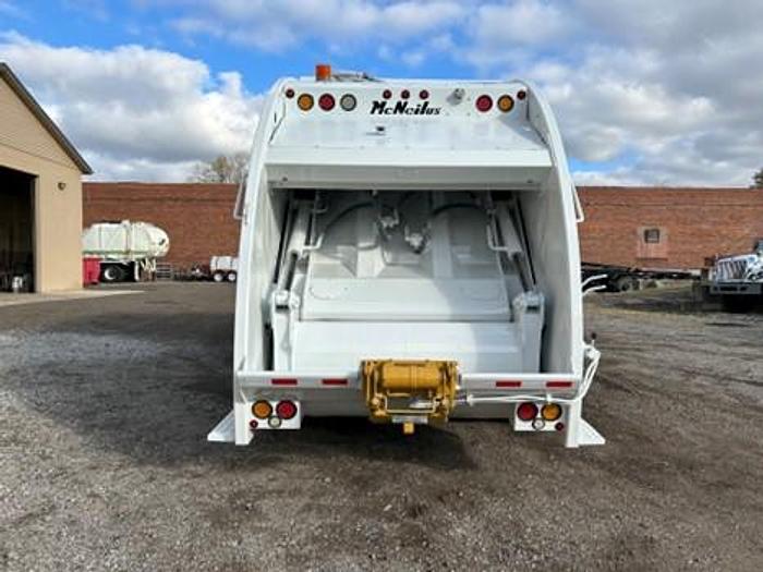 Used 2006 MACK REAR LOAD TRUCK