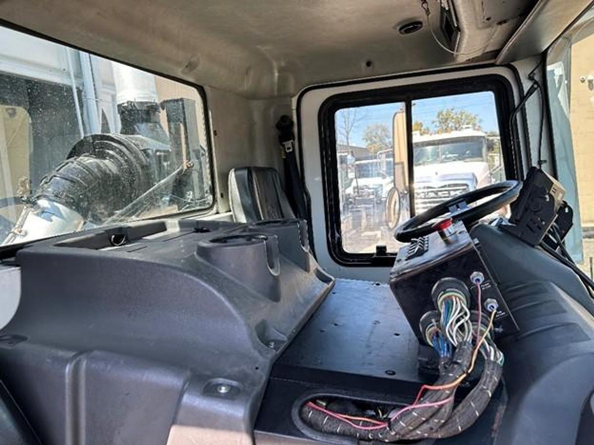 Used 2008 MACK REAR LOAD TRUCK