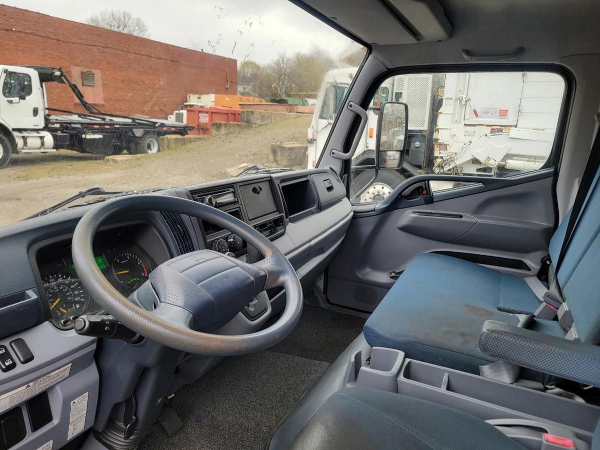Used 2014 MITSUBISHI BOX TRUCK