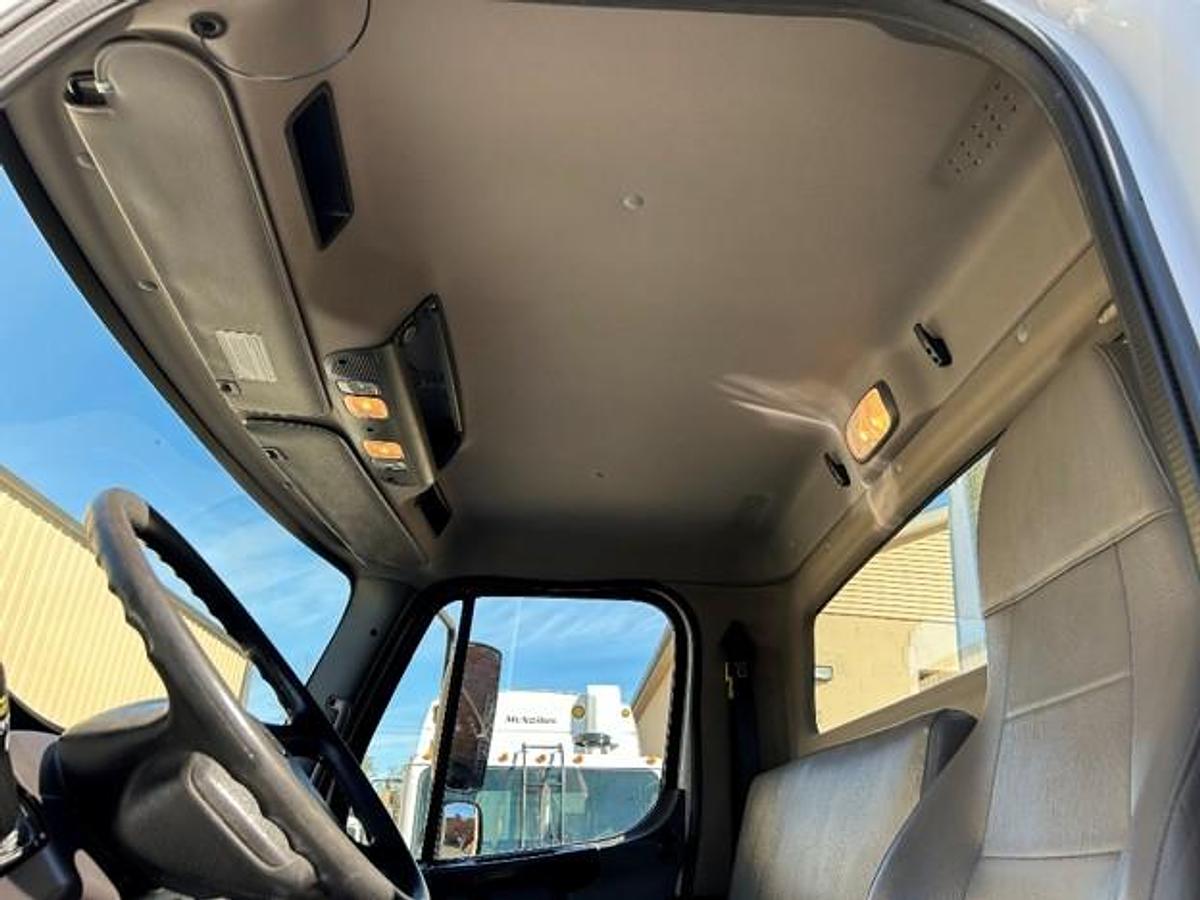 Used 2021 FREIGHTLINER SPLIT BODY REAR LOAD TRUCK