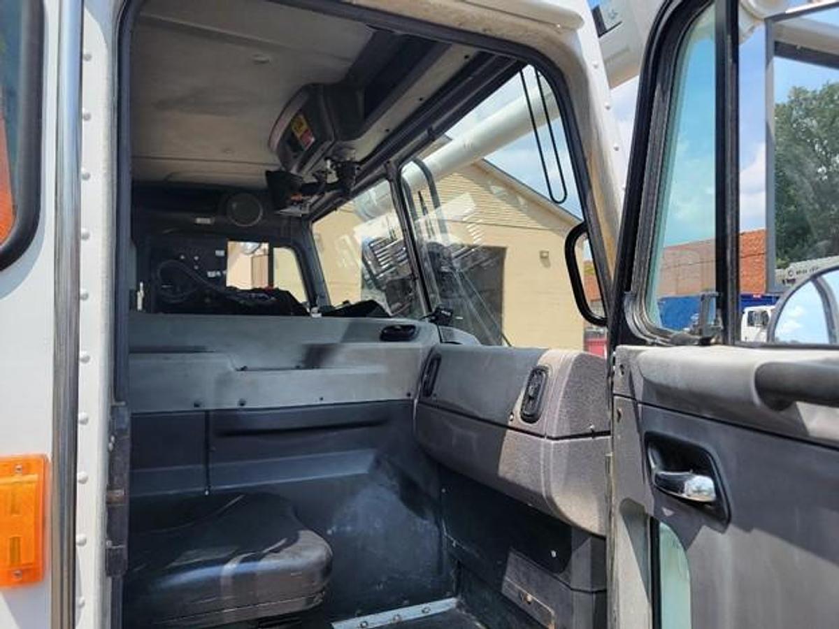 Used 2020 PETERBILT FRONT LOAD TRUCK