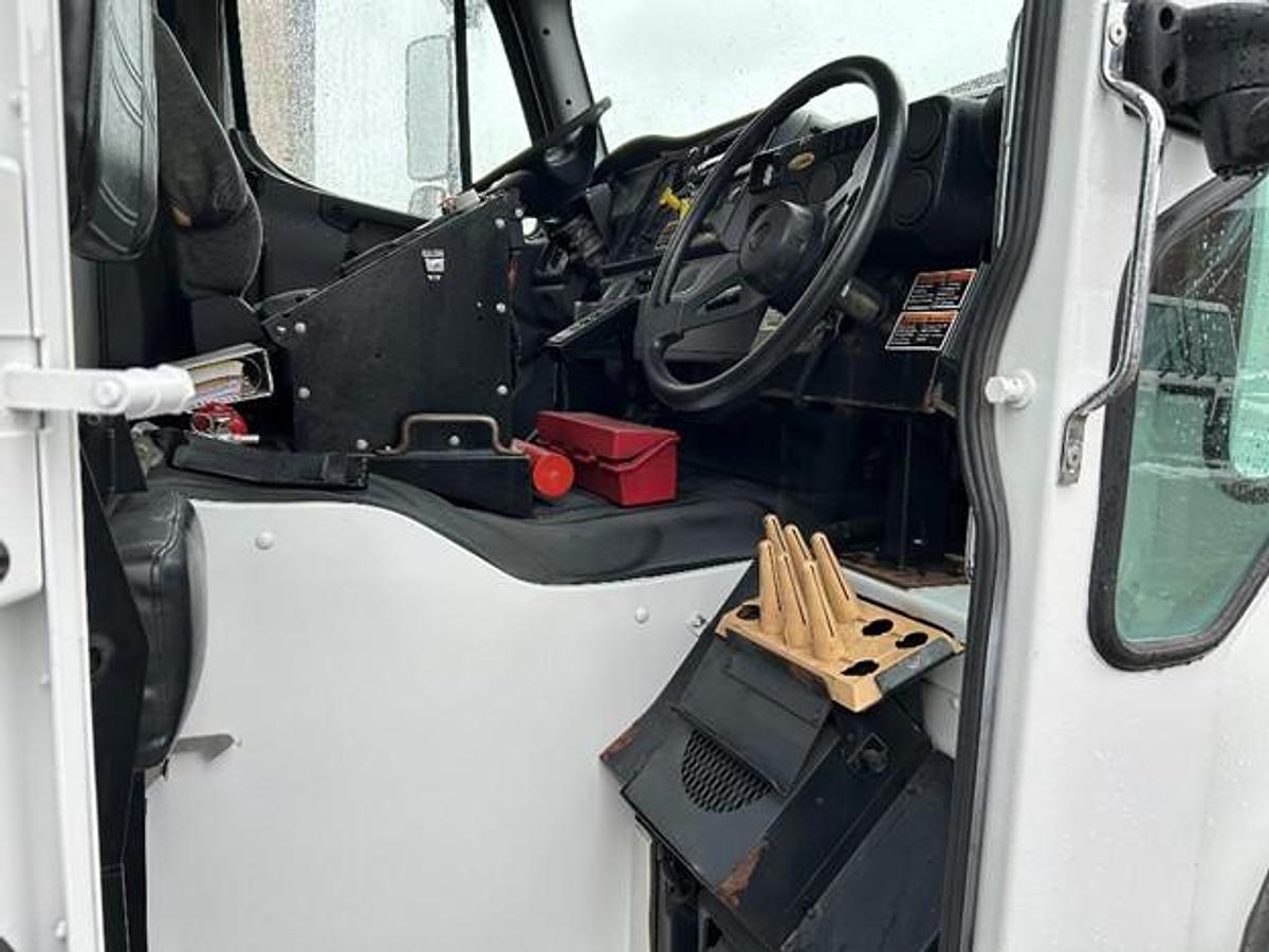 Used 2016 FREIGHTLINER SIDE LOAD TRUCK
