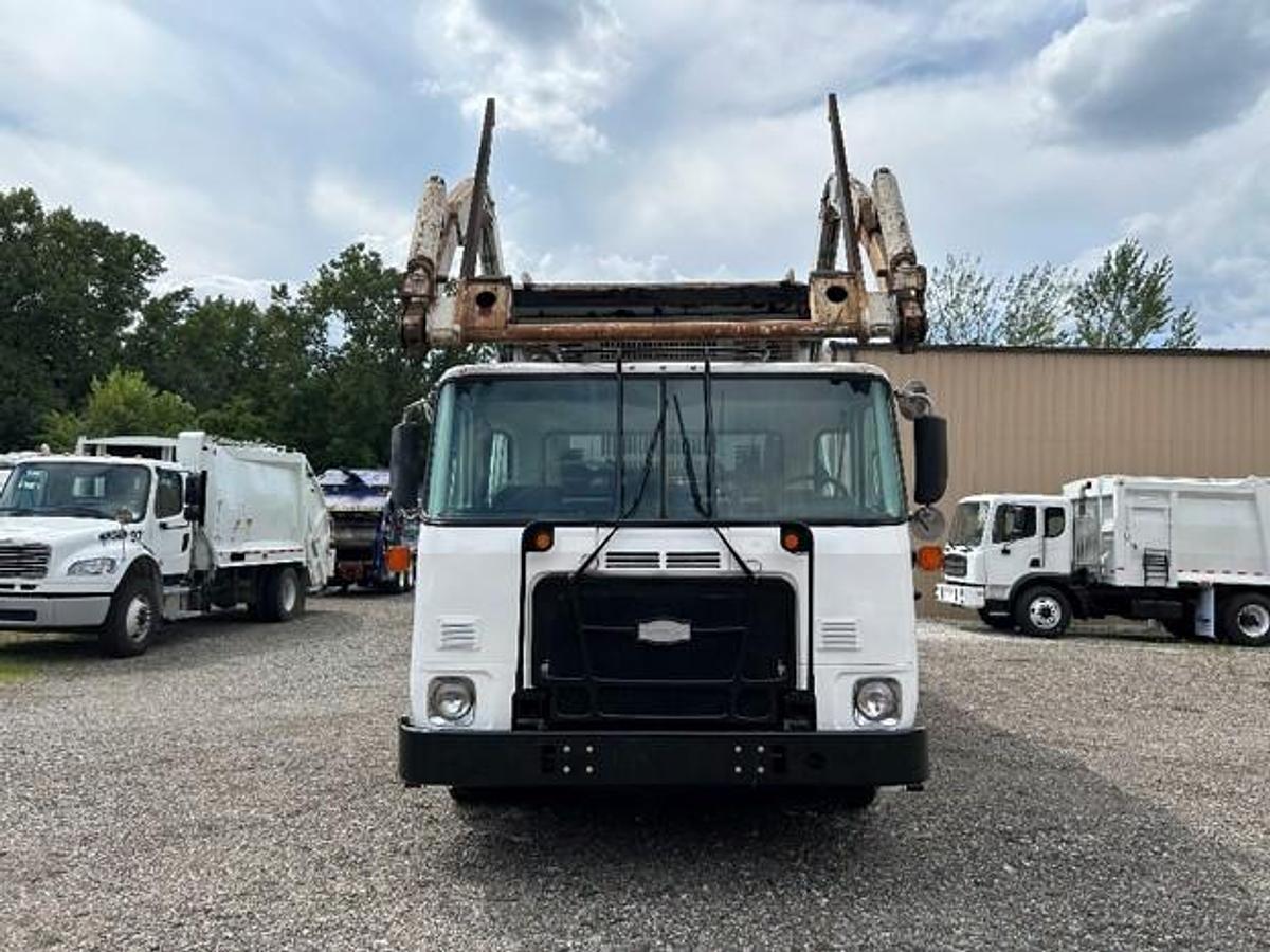 Used 2014 AUTOCAR FRONT LOAD TRUCK