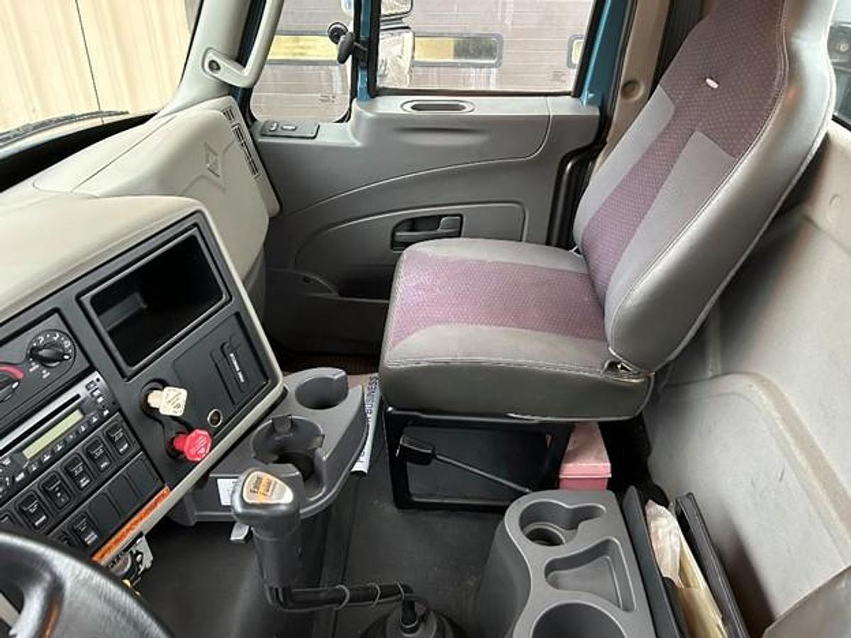 Used 2013 INTERNATIONAL DAY CAB