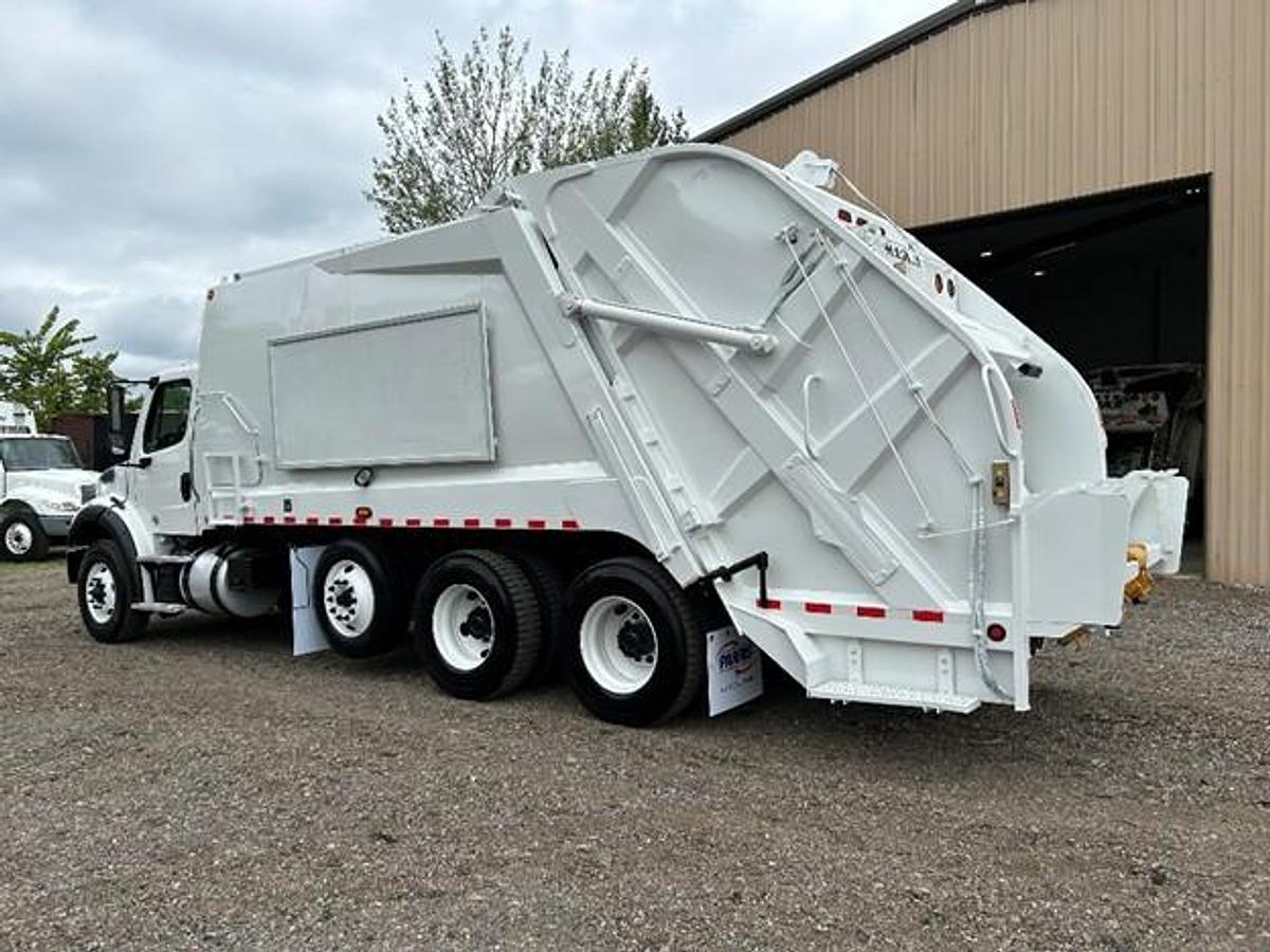 Used 2017 FREIGHTLINER REAR LOAD TRUCK