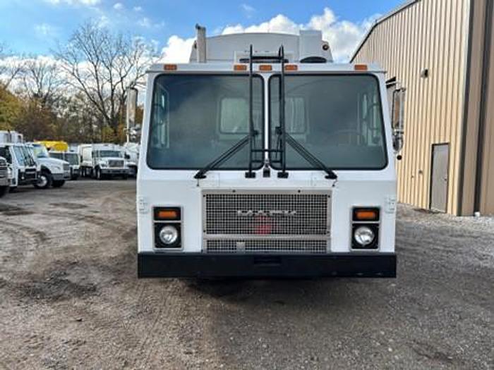 Used 2006 MACK REAR LOAD TRUCK