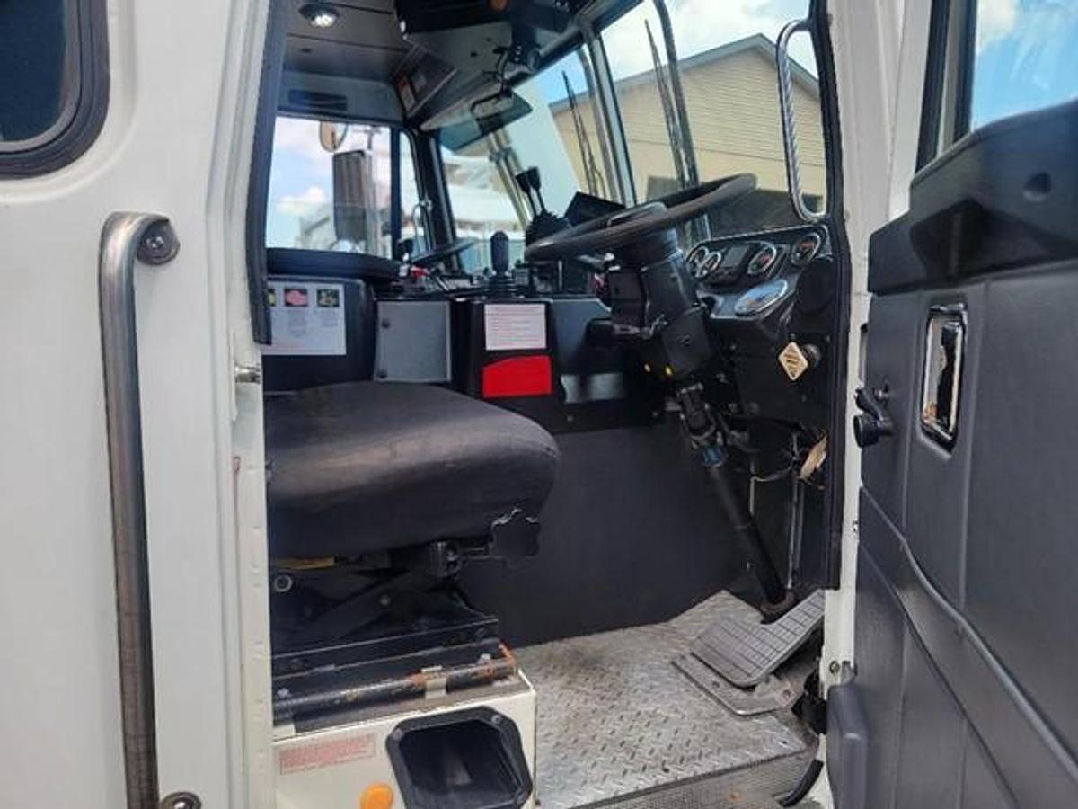 Used 2017 AUTOCAR FRONT LOAD TRUCK