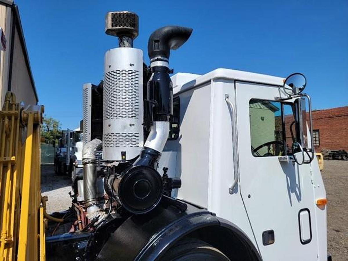 Used 2016 MACK AUTOMATED SIDE LOAD TRUCK