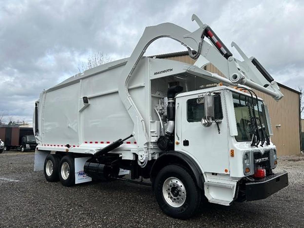 Used 2015 MACK FRONT LOAD TRUCK
