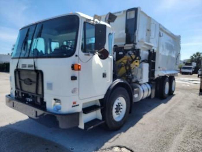 Used 2016 AUTOCAR AUTOMATED SIDE LOAD TRUCK
