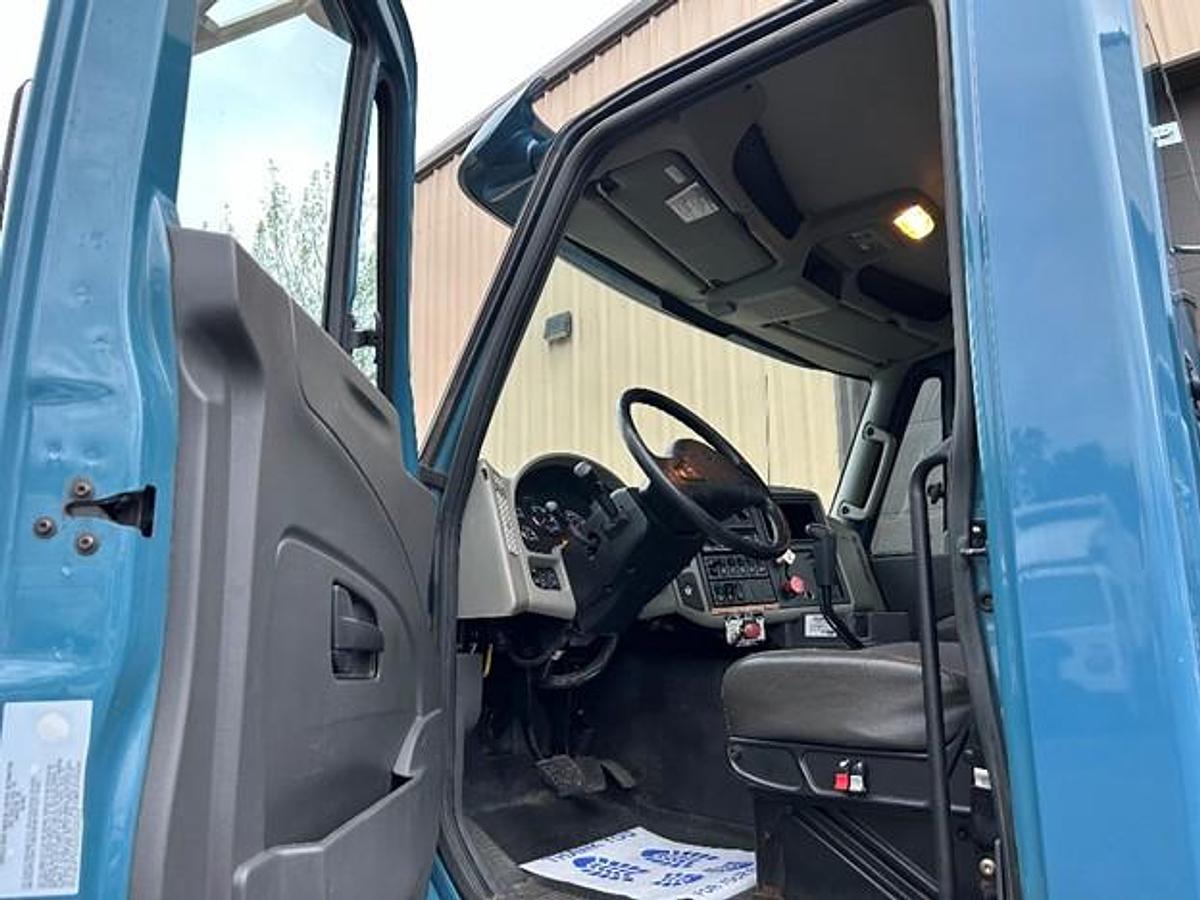 Used 2013 INTERNATIONAL DAY CAB