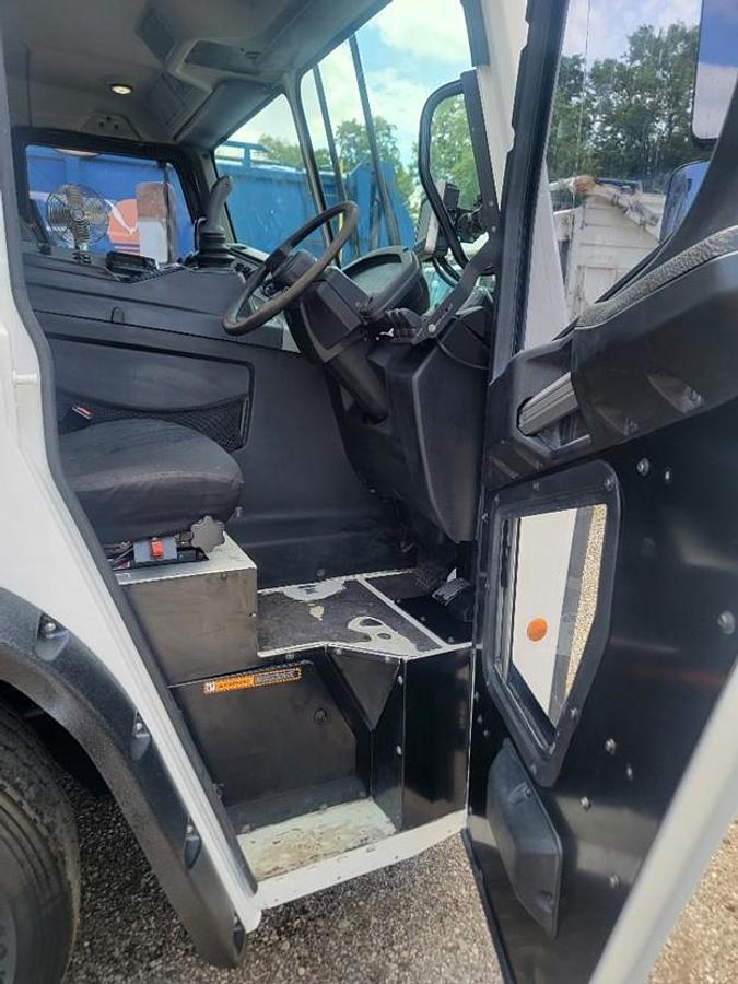 Used 2017 MACK AUTOMATED SIDE LOAD TRUCK