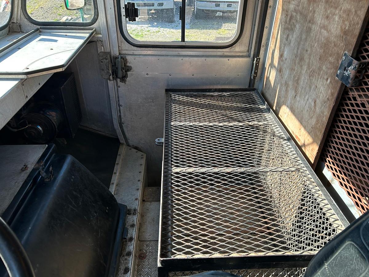 Used 2001 FREIGHTLINER STEP VAN