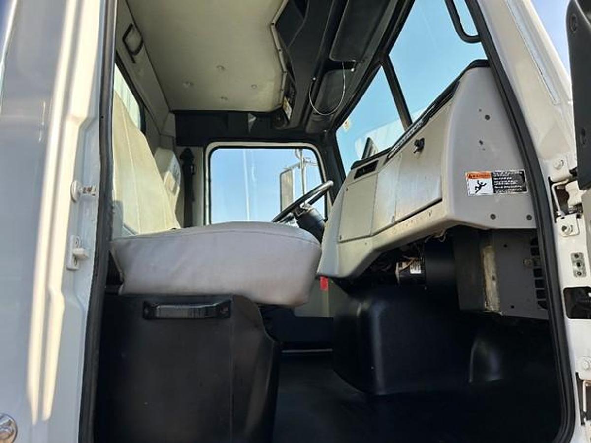 Used 2017 WESTERN STAR REAR LOAD TRUCK