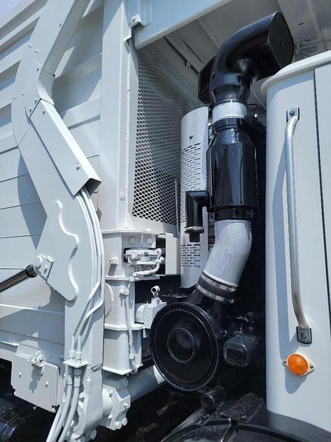Used 2018 MACK FRONT LOAD TRUCK