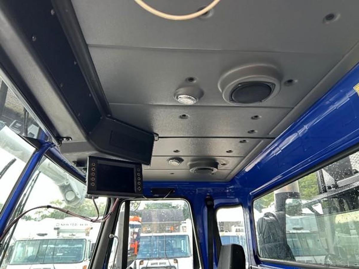 Used 2019 AUTOCAR FRONT LOAD TRUCK