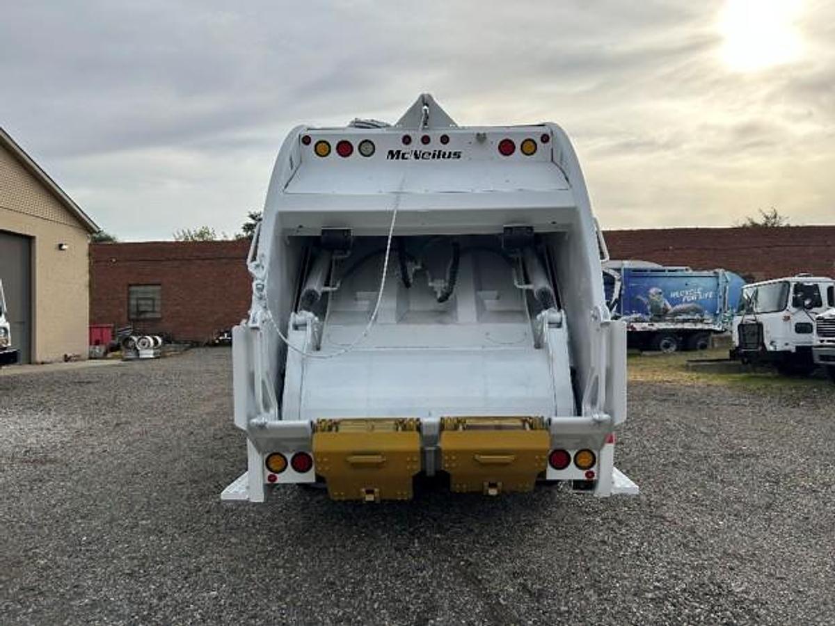 Used 2010 MACK REAR LOAD TRUCK