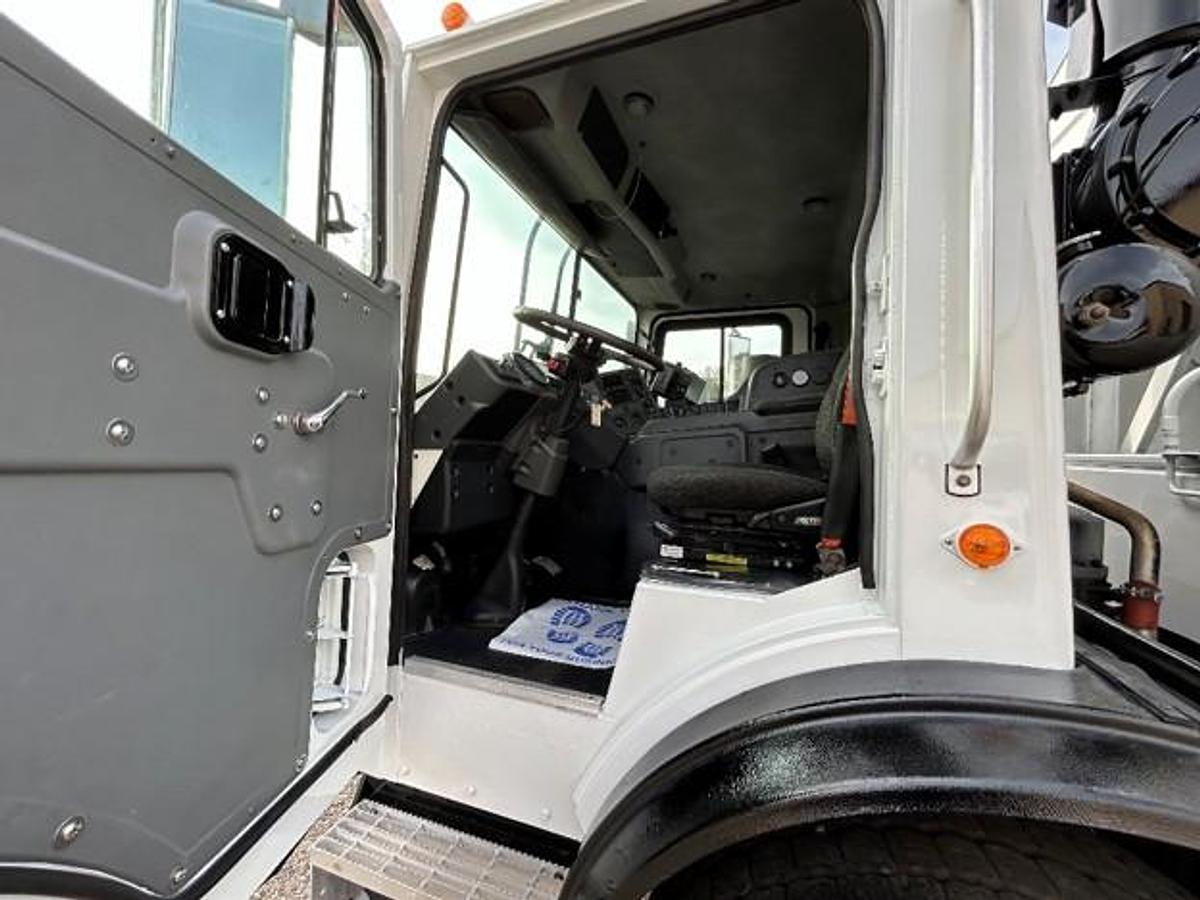 Used 2010 MACK REAR LOAD TRUCK
