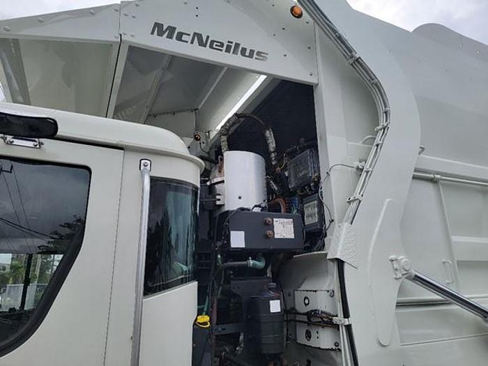 Used 2017 MACK FRONT LOAD TRUCK