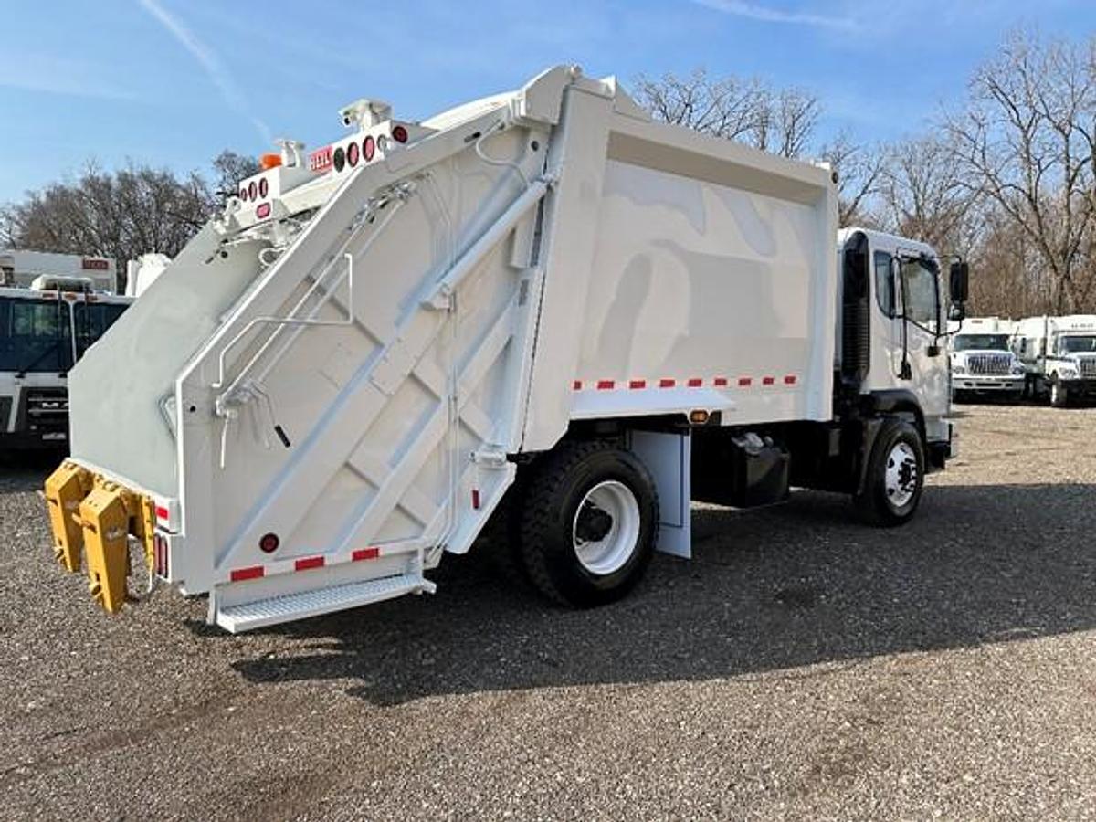 Used 2018 AUTOCAR REAR LOAD TRUCK