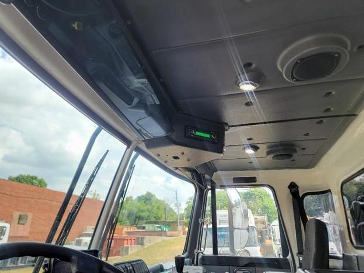 Used 2019 AUTOCAR FRONT LOAD TRUCK
