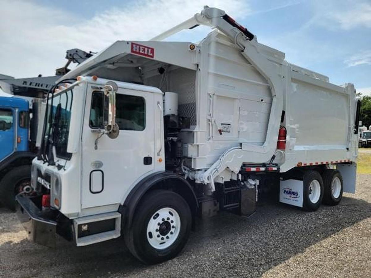 Used 2018 MACK FRONT LOAD TRUCK