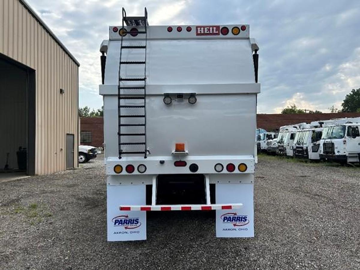 Used 2019 AUTOCAR FRONT LOAD TRUCK