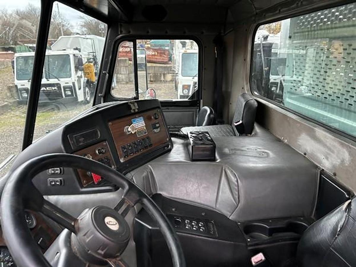 Used 2014 PETERBILT REAR LOAD TRUCK