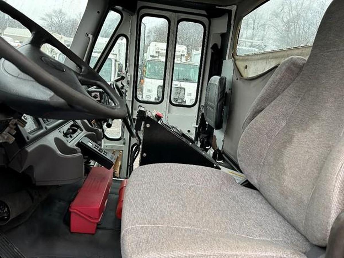 Used 2016 FREIGHTLINER SIDE LOAD TRUCK