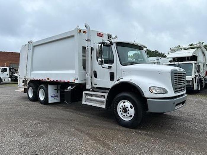 Used 2010 FREIGHTLINER REAR LOAD TRUCK