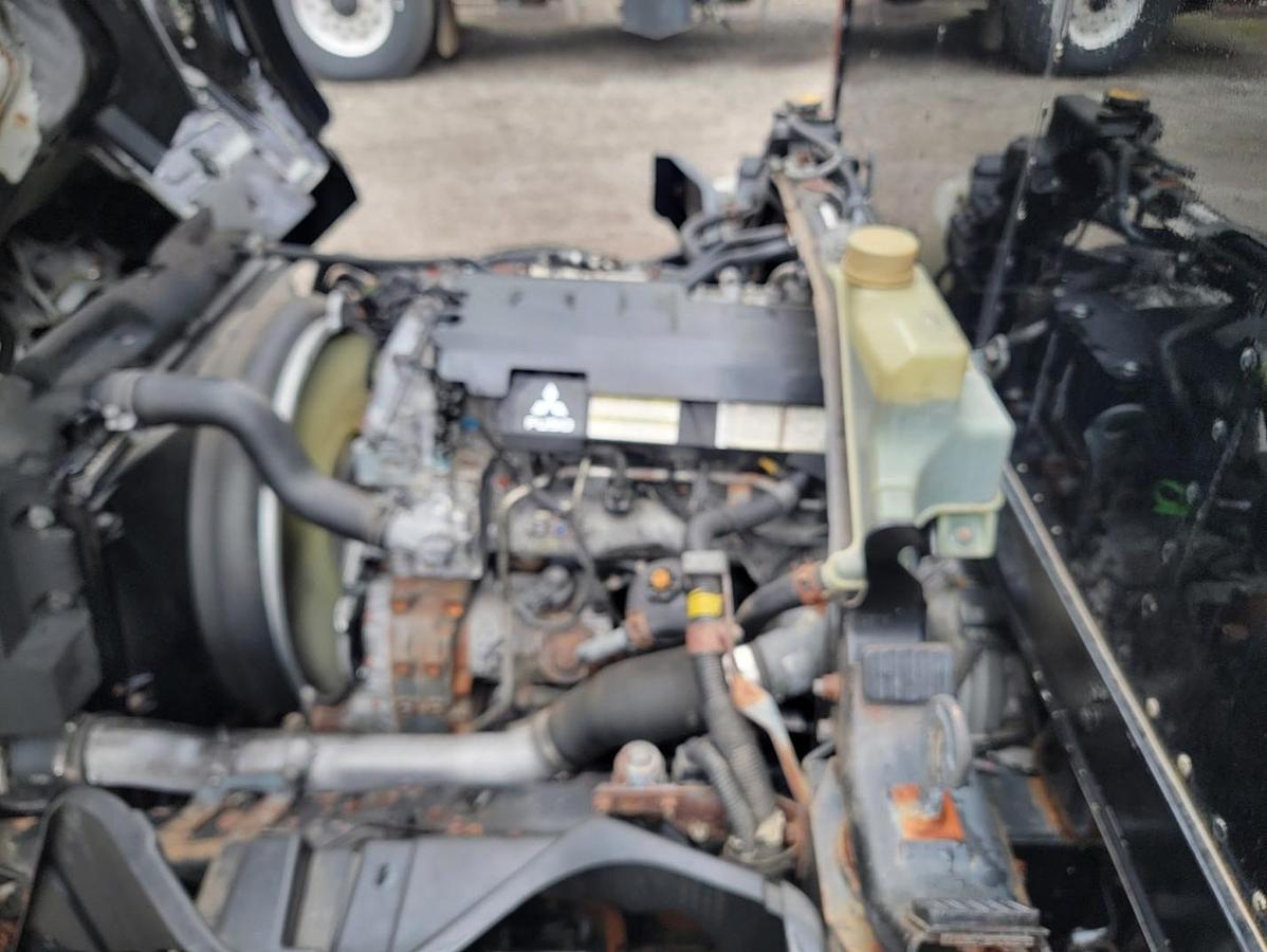 Used 2014 MITSUBISHI BOX TRUCK