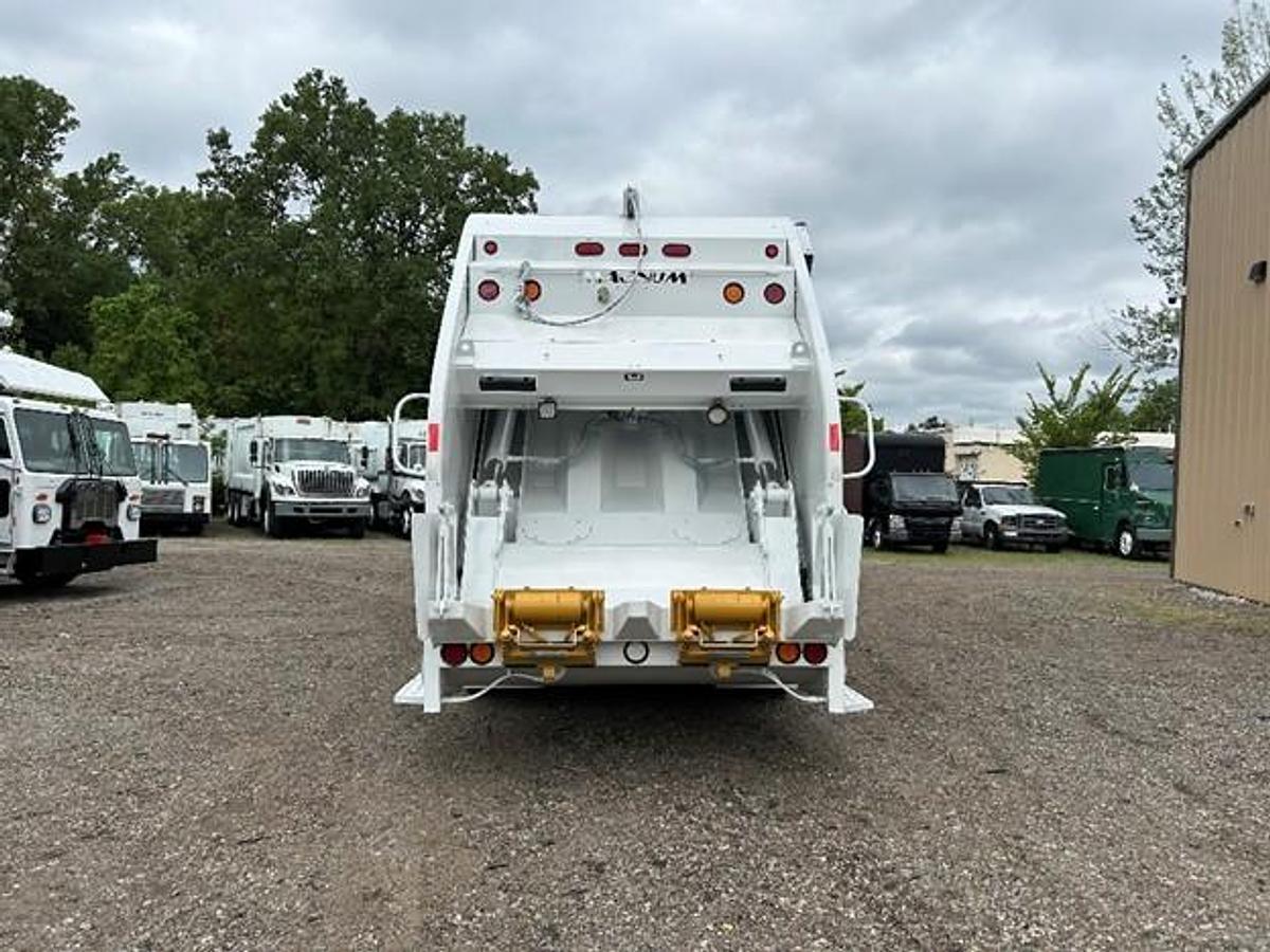 Used 2017 FREIGHTLINER REAR LOAD TRUCK