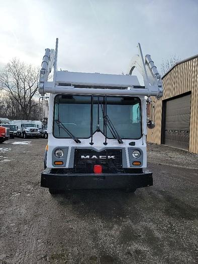 Used 2020 MACK FRONT LOAD TRUCK