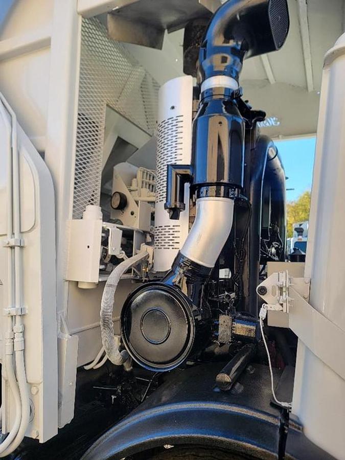 Used 2016 MACK FRONT LOAD TRUCK