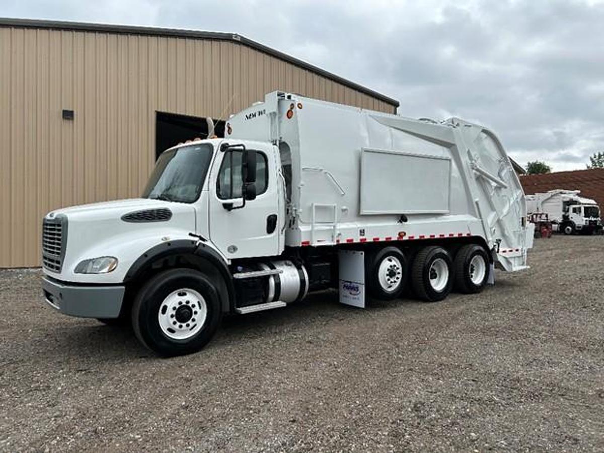 Used 2017 FREIGHTLINER REAR LOAD TRUCK