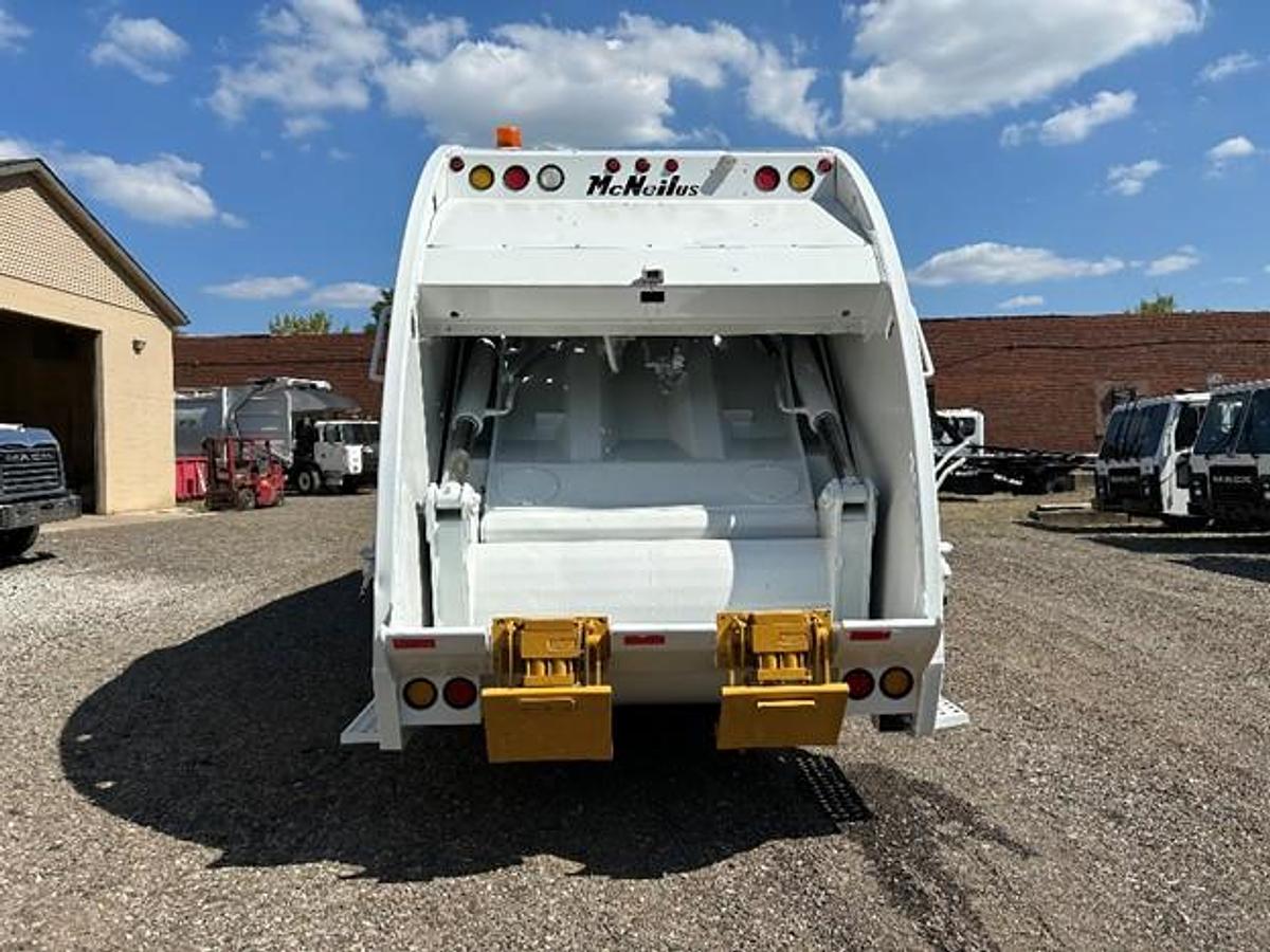 Used 2008 MACK REAR LOAD TRUCK
