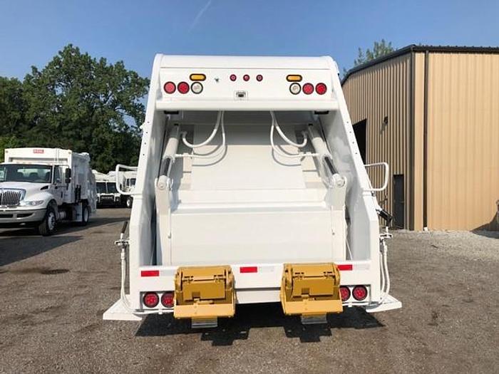 Used 2010 FREIGHTLINER REAR LOAD TRUCK
