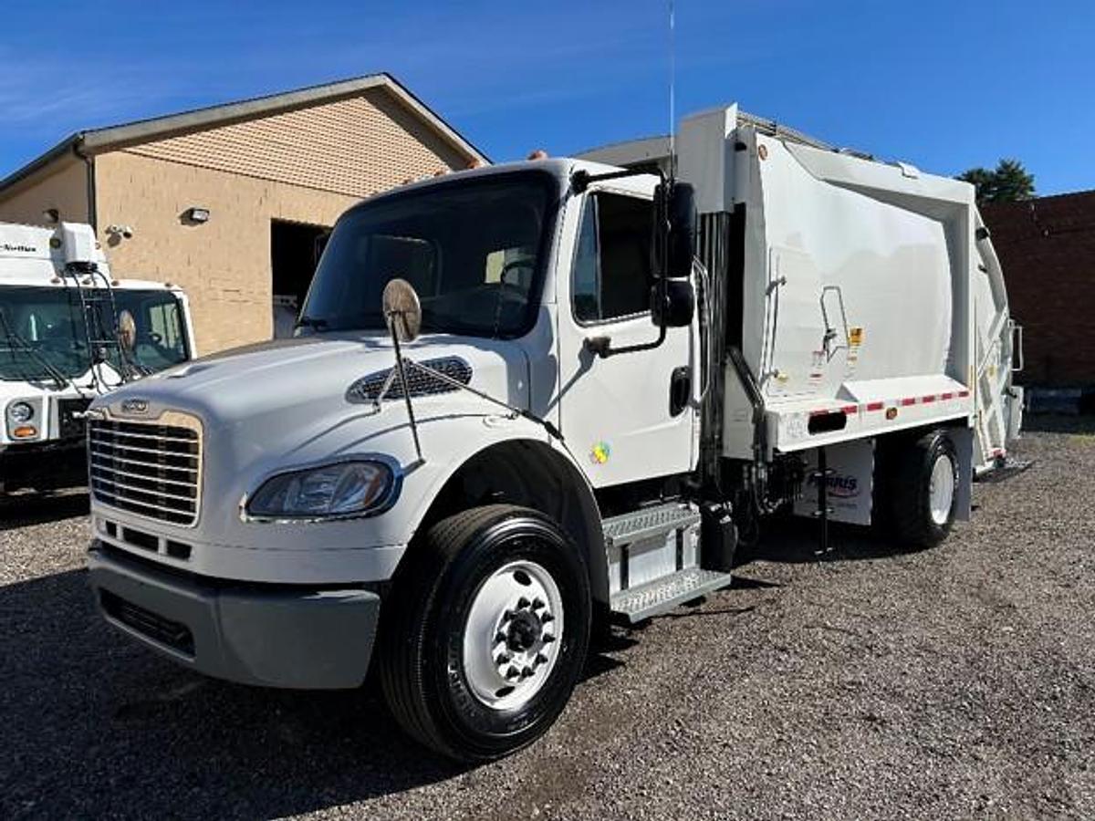 Used 2021 FREIGHTLINER SPLIT BODY REAR LOAD TRUCK