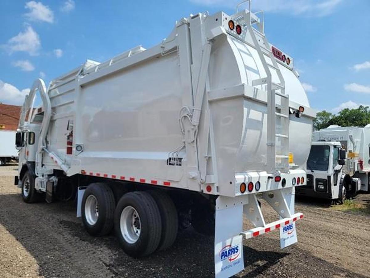 Used 2020 PETERBILT FRONT LOAD TRUCK