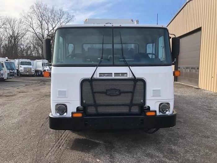 Used 2017 AUTOCAR AUTOMATED SIDE LOAD TRUCK