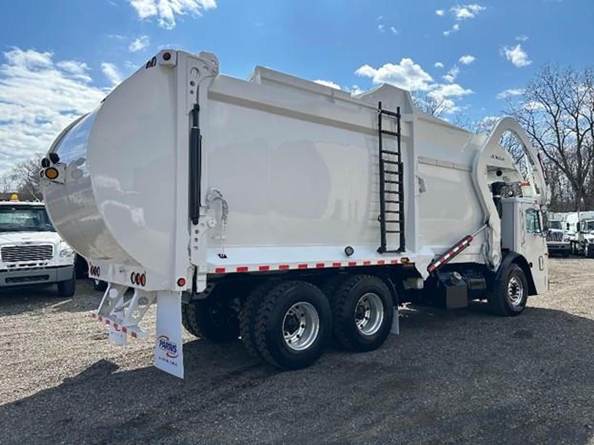 Used 2015 MACK FRONT LOAD TRUCK