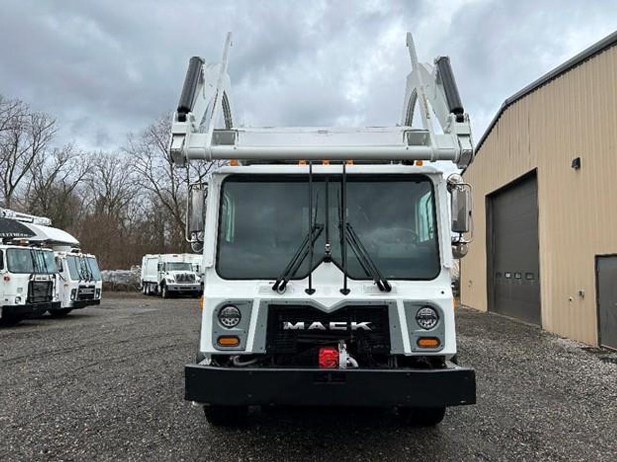 Used 2015 MACK FRONT LOAD TRUCK
