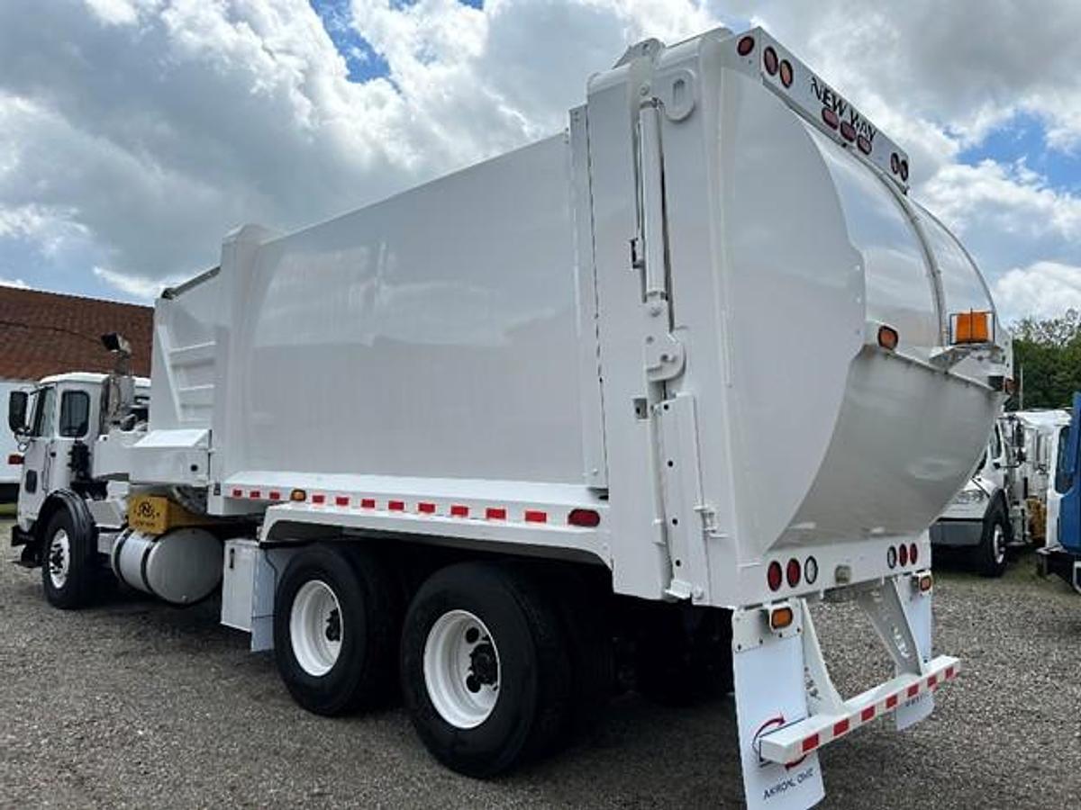 Used 2017 AUTOCAR AUTOMATED SIDE LOAD TRUCK