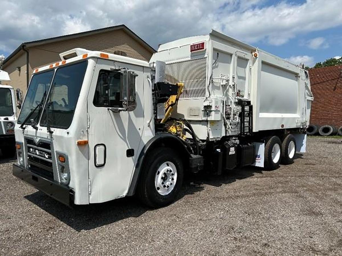 Used 2012 MACK AUTOMATED SIDE LOAD TRUCK